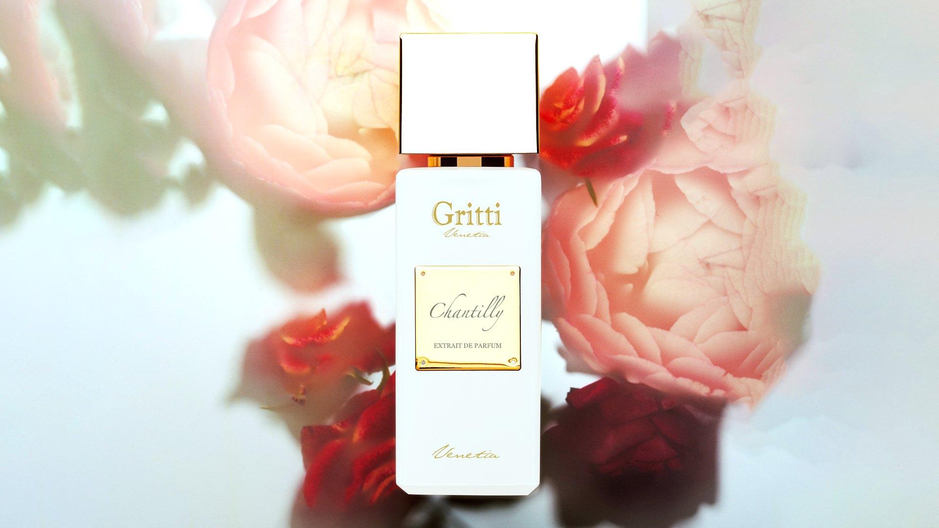Gritti Chantilly among coral and red blooms